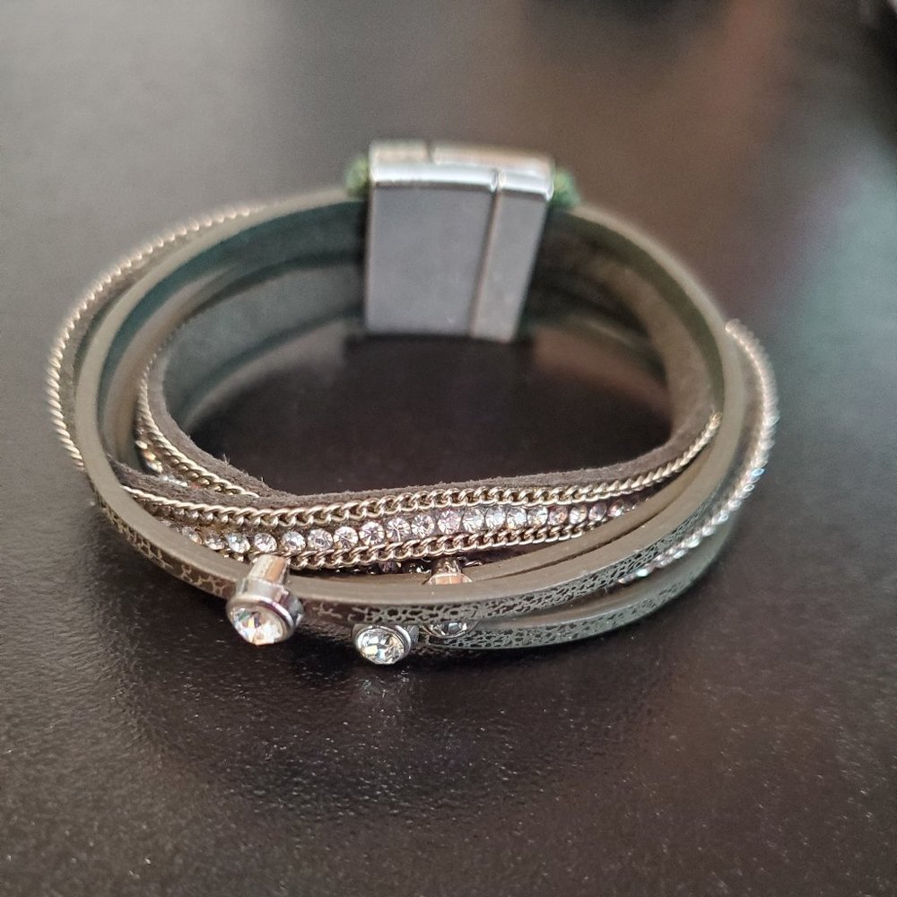 Magnetic Clasp Leather Green Bracelet Rhinestone